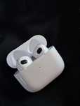 AirPods за 25.000 покупали за 35.000