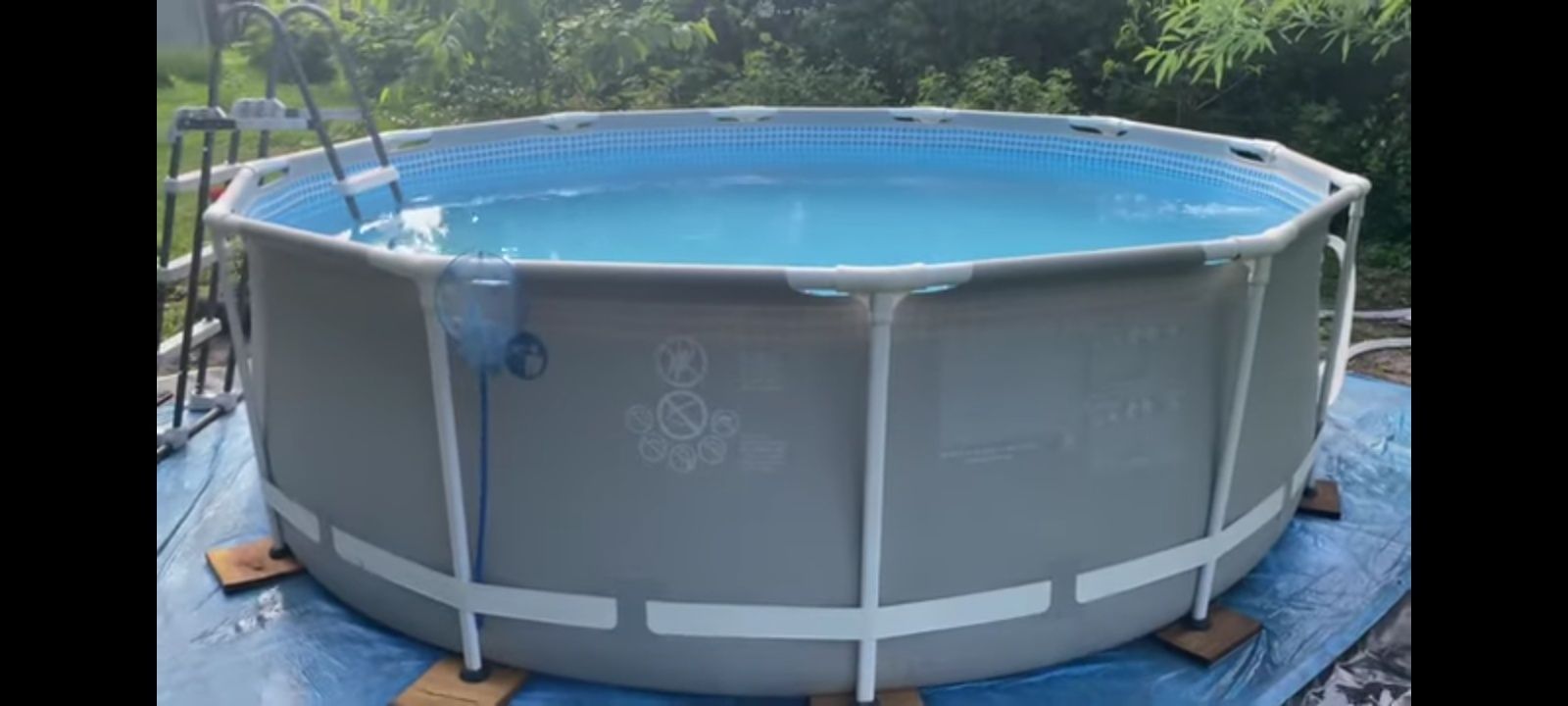Продаю каркасный бассейн intex