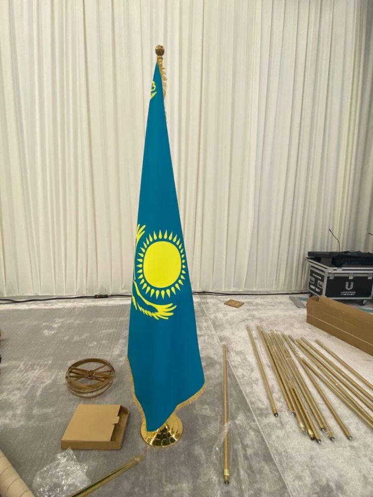 Стойки ограждения ленточные, арканные, флагштоки