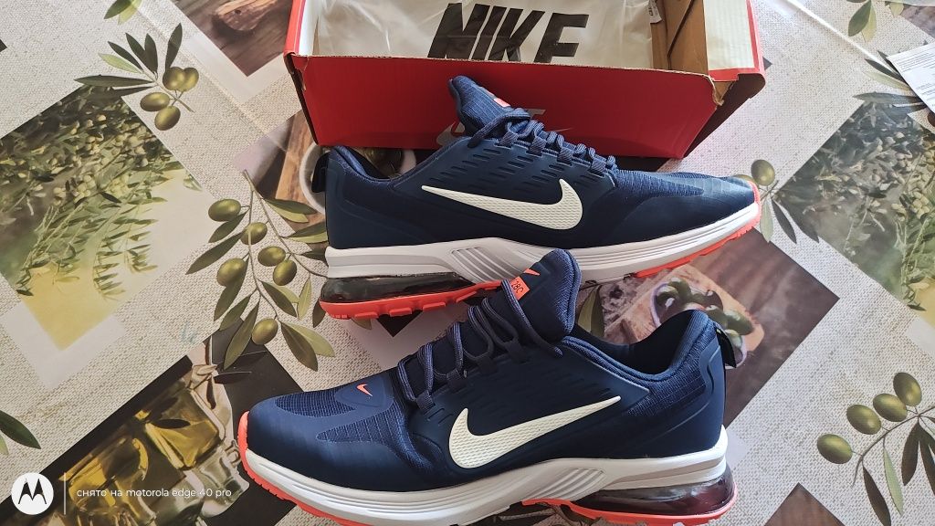 Крлсовки Nike air , новенькие !!!