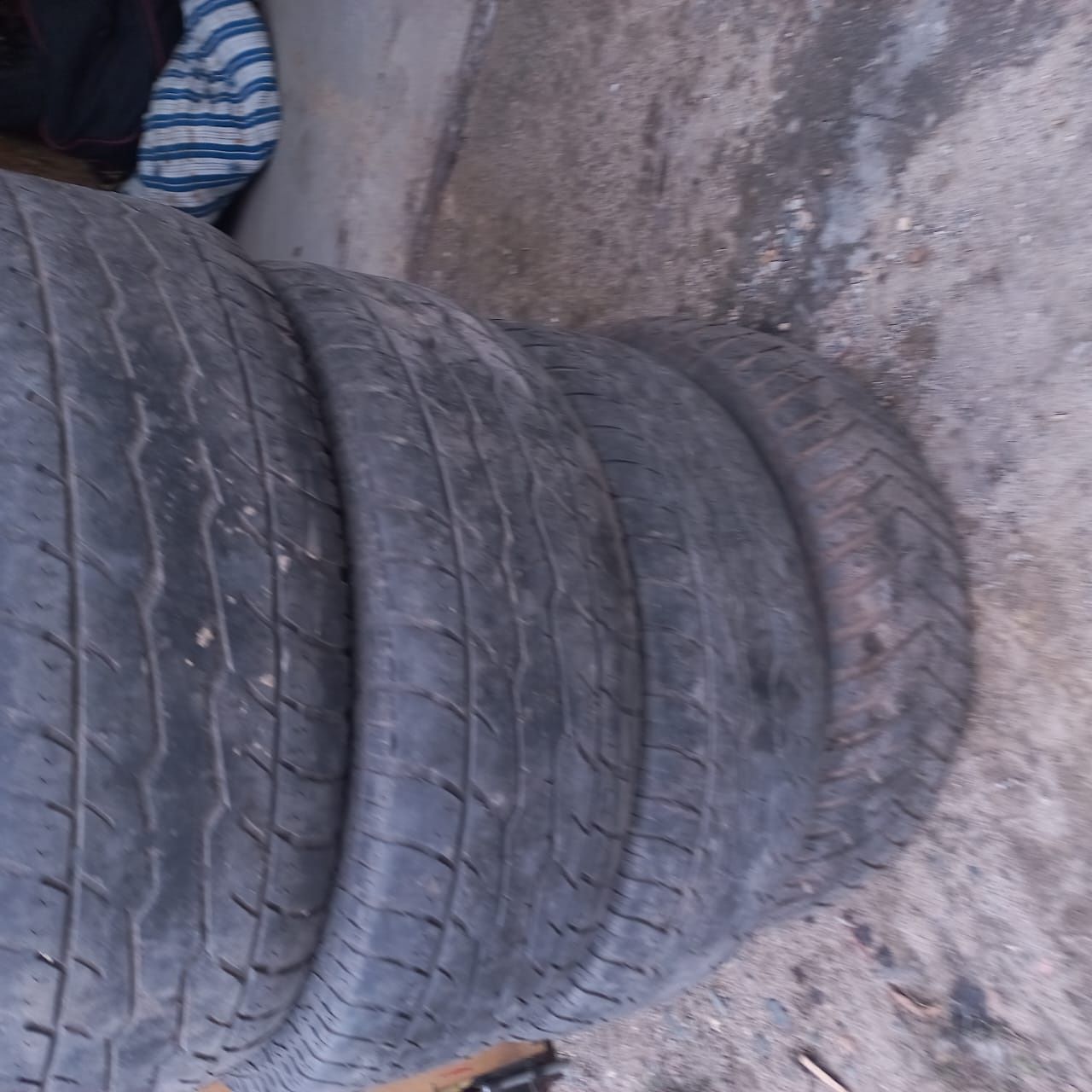 Продам 4 баллона на внедорожник