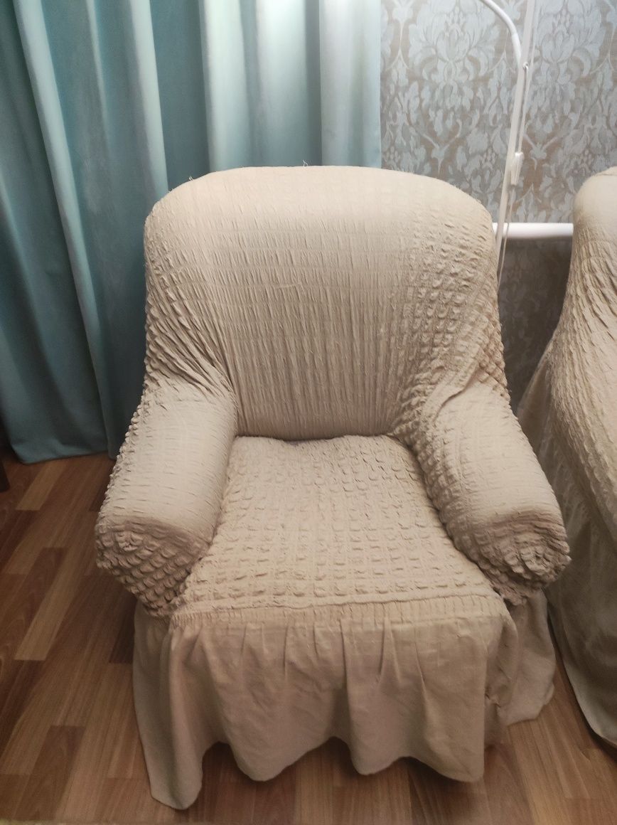 Продам диван и кресло. Очень прочные б/у.