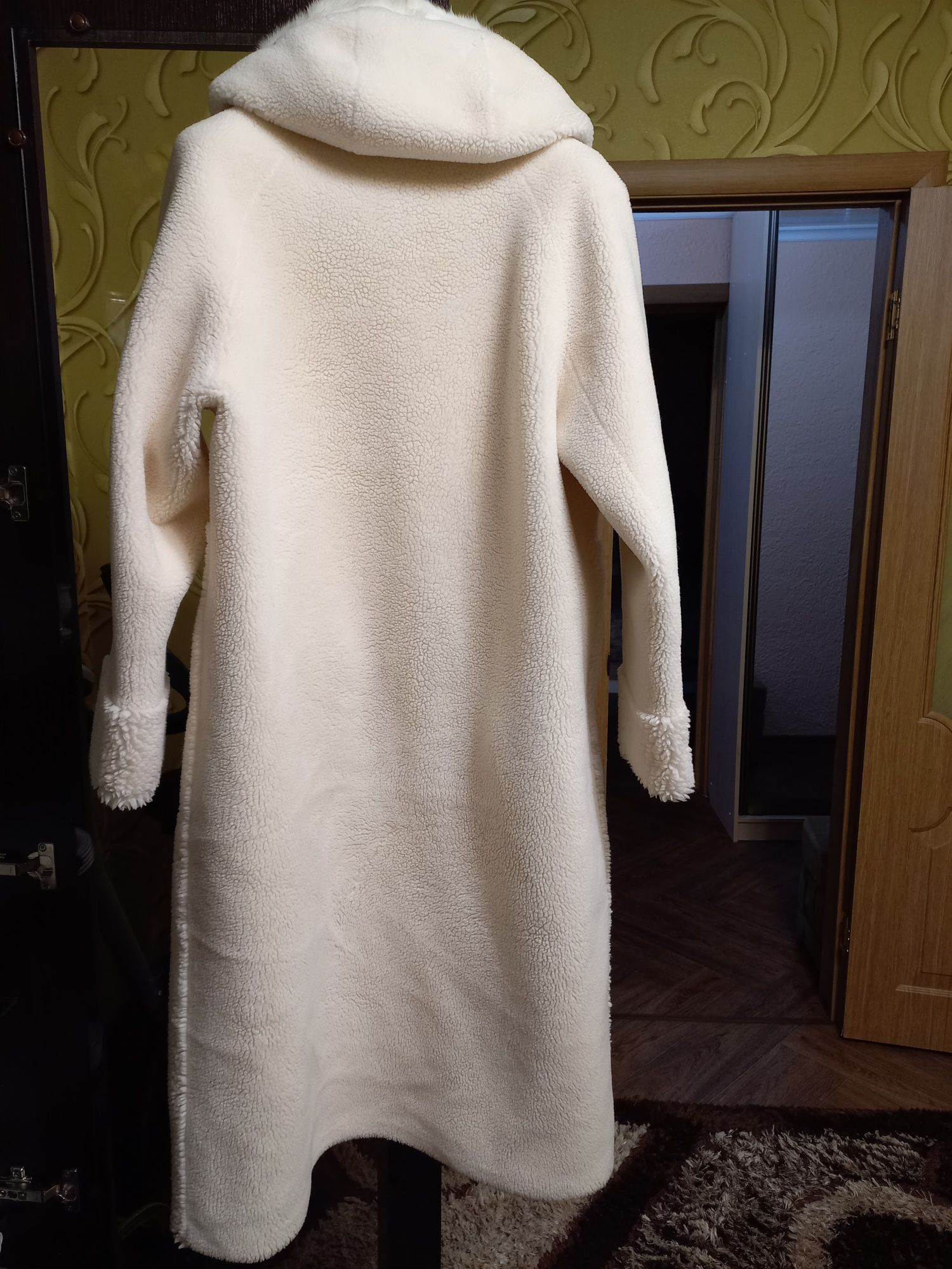 Продам шубу женскую