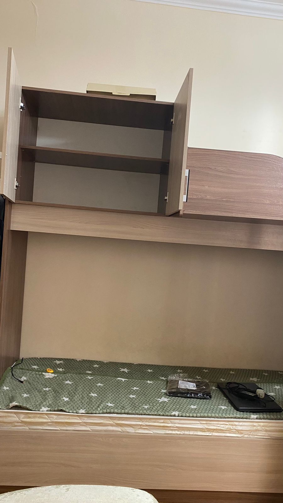 Двухъярусная кровать