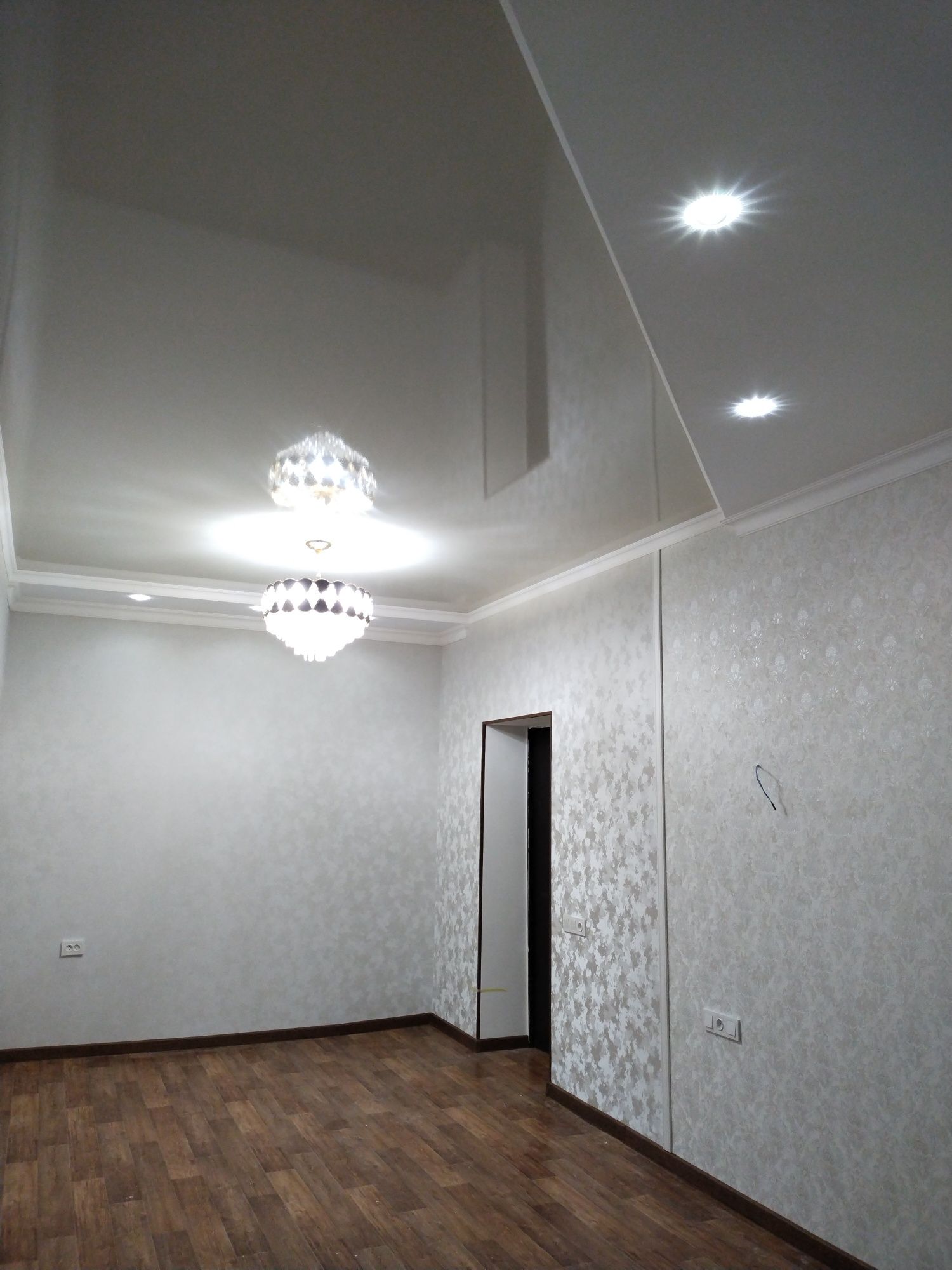 Ремонт домов.Обои,ламинат,плинтуса,гальтели, эмульсиями