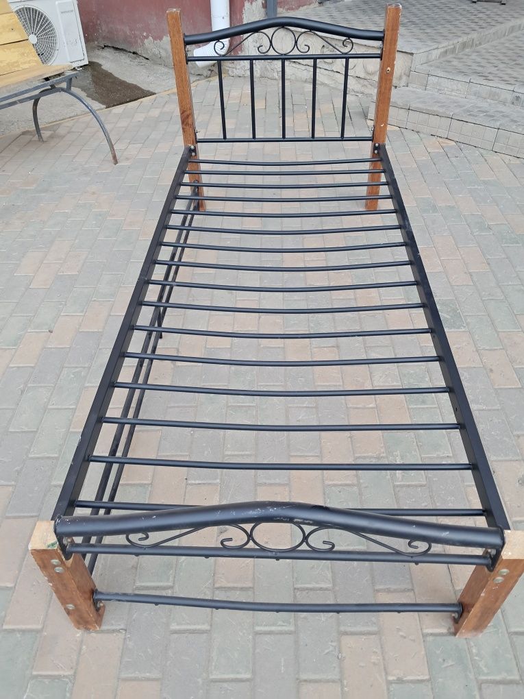Продам кровать матрас новый