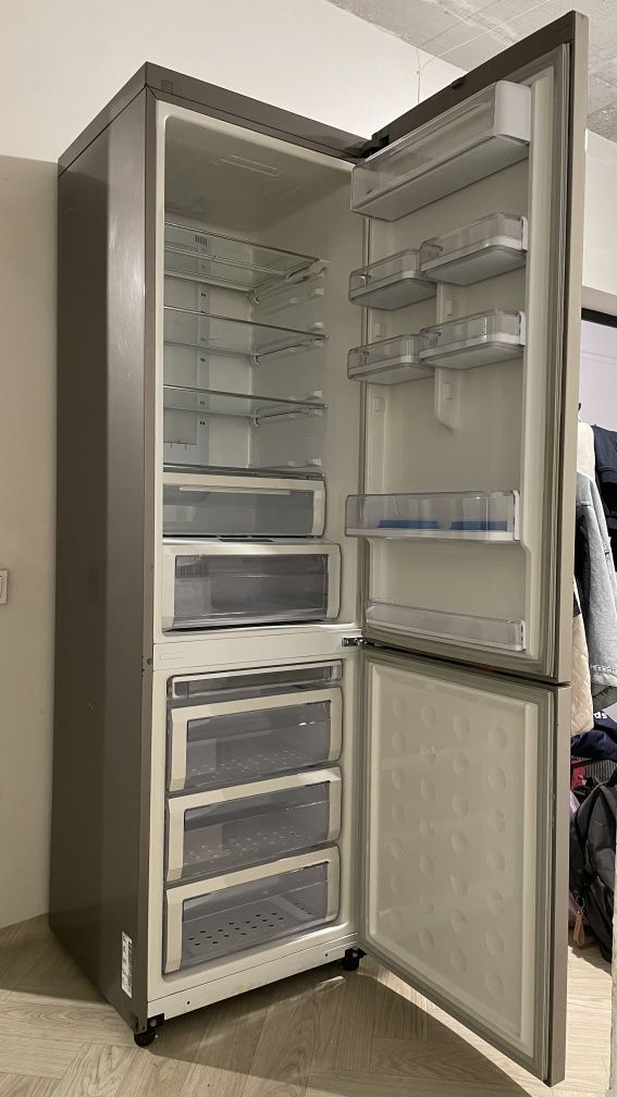Продается холодильник Samsung, 2 метра