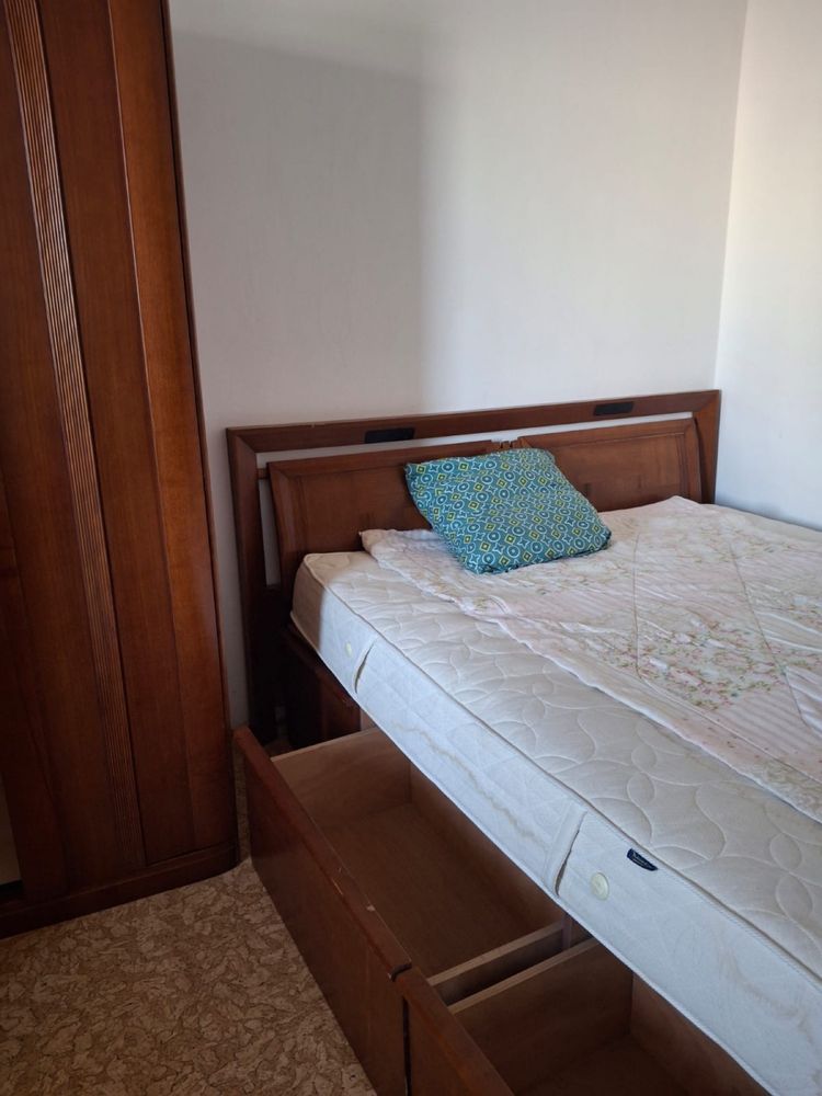 Срочно продам Мебель , шкаф , кровать , тумбочки , шкаф в прихожке