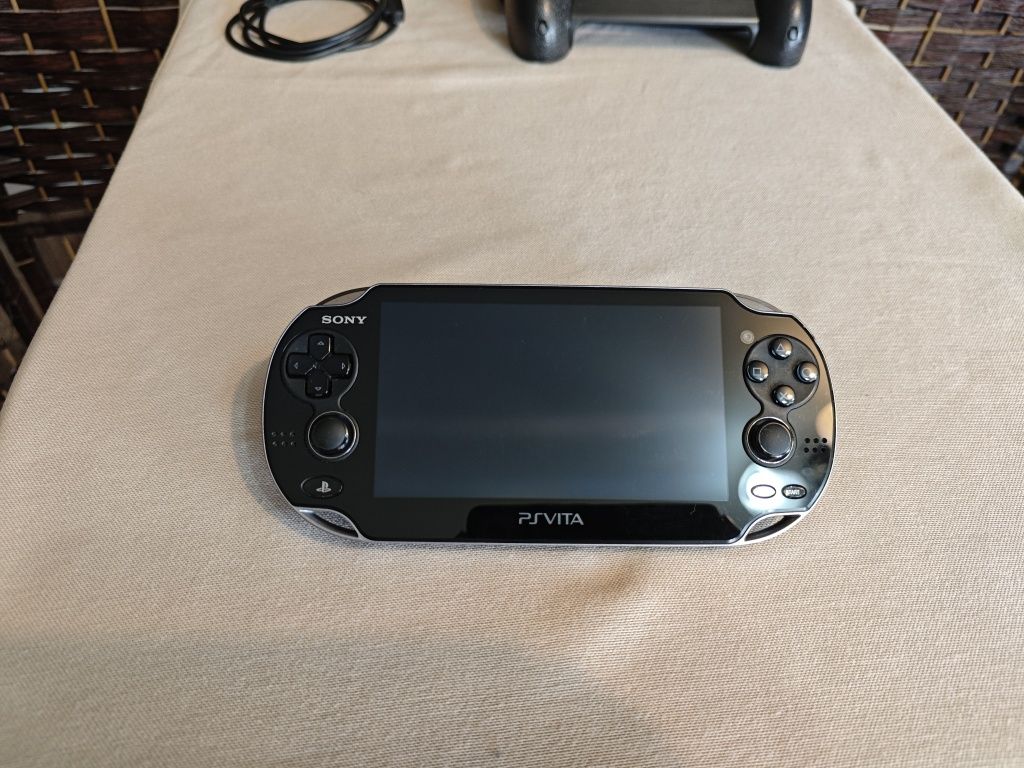 Продам PSVita fat