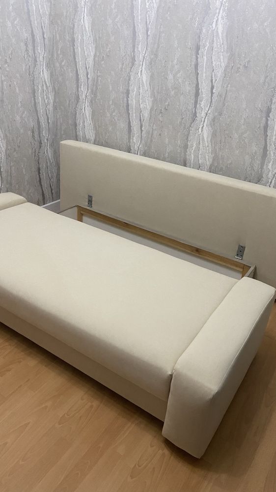 Диван раскладной с подушками
