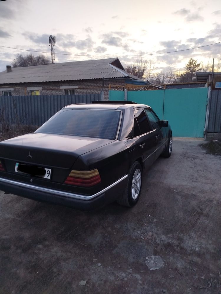 Mercedes-Benz W124