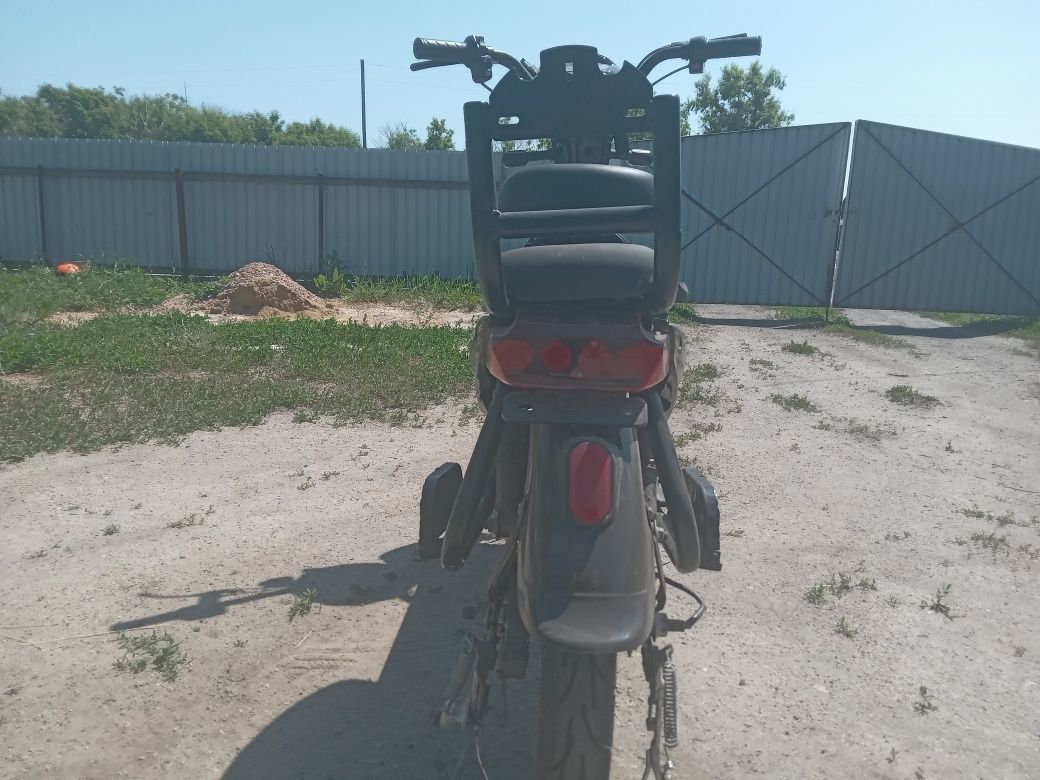 Электроскутер на ходу