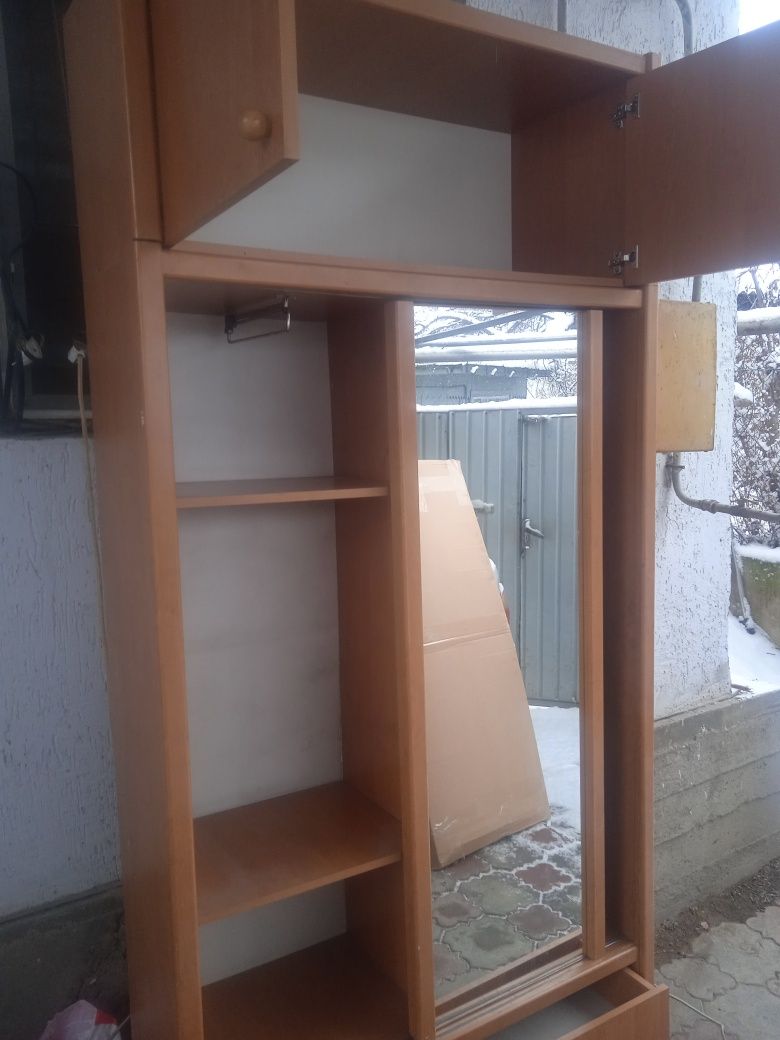 Продам шкаф в прихожку
