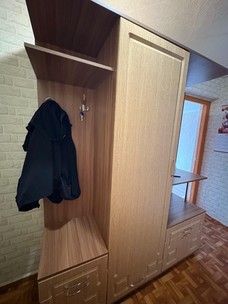 Продам срочно прихожую.
