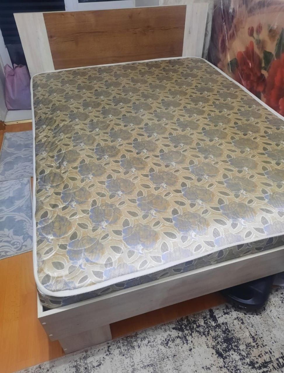 Продаётся кровать с матрасом. Торг