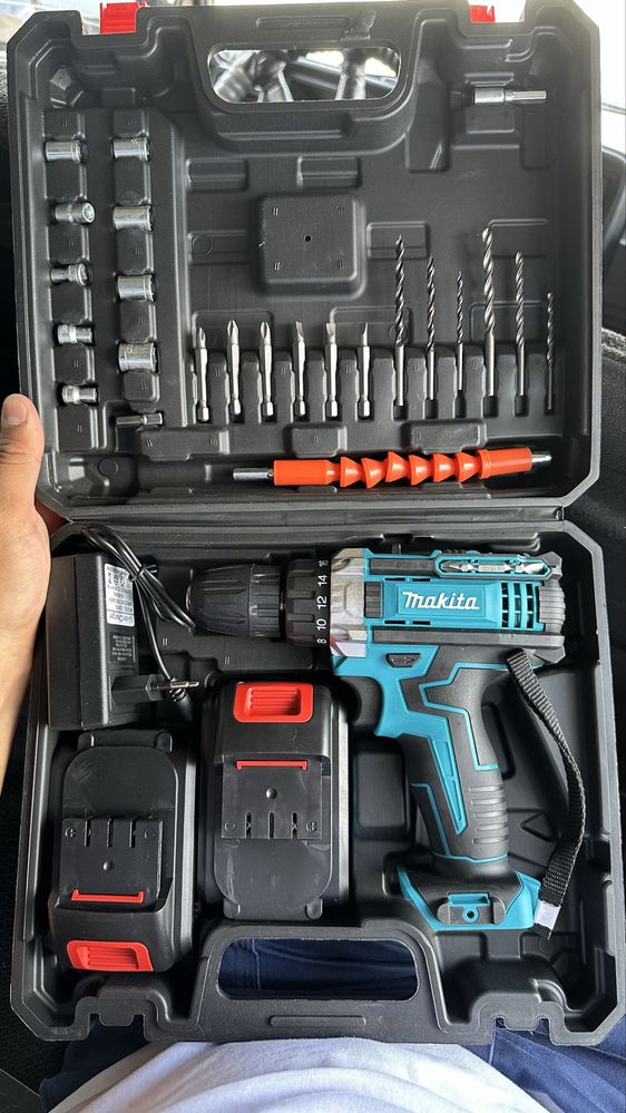 Шуруповерт Makita