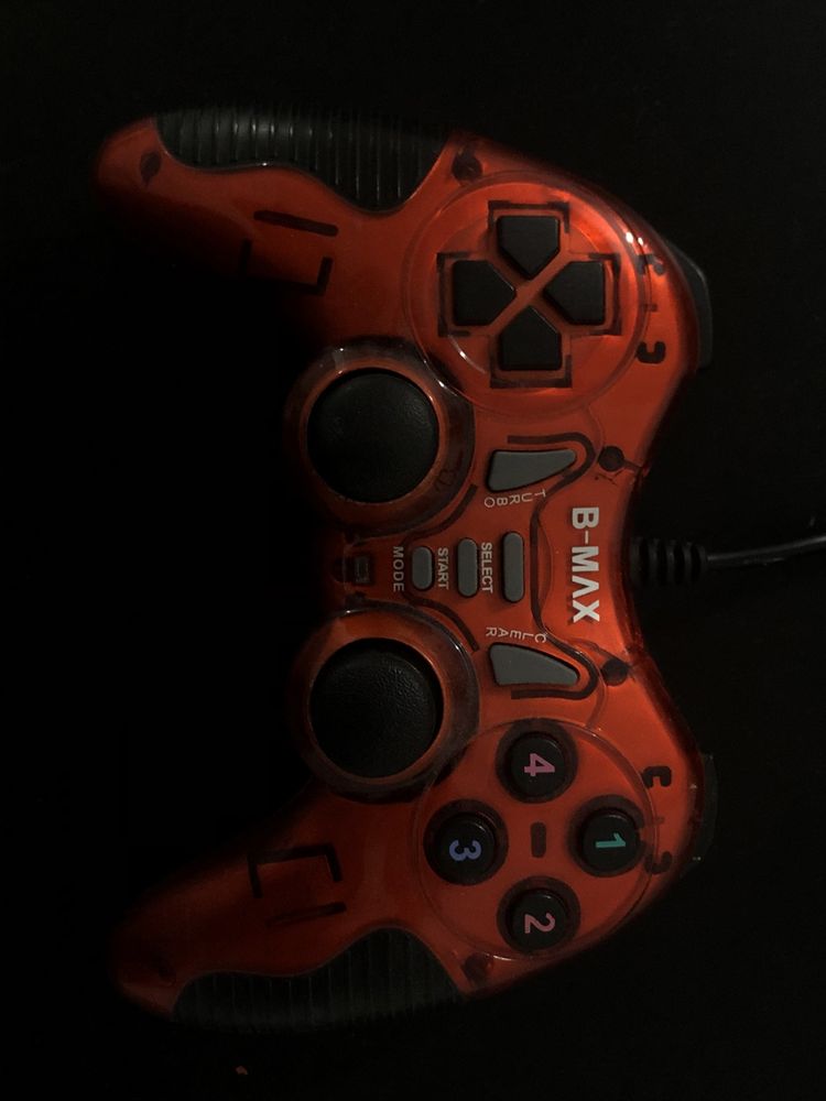 Продаю игровой джойстик с USB кабелью.В-MAX