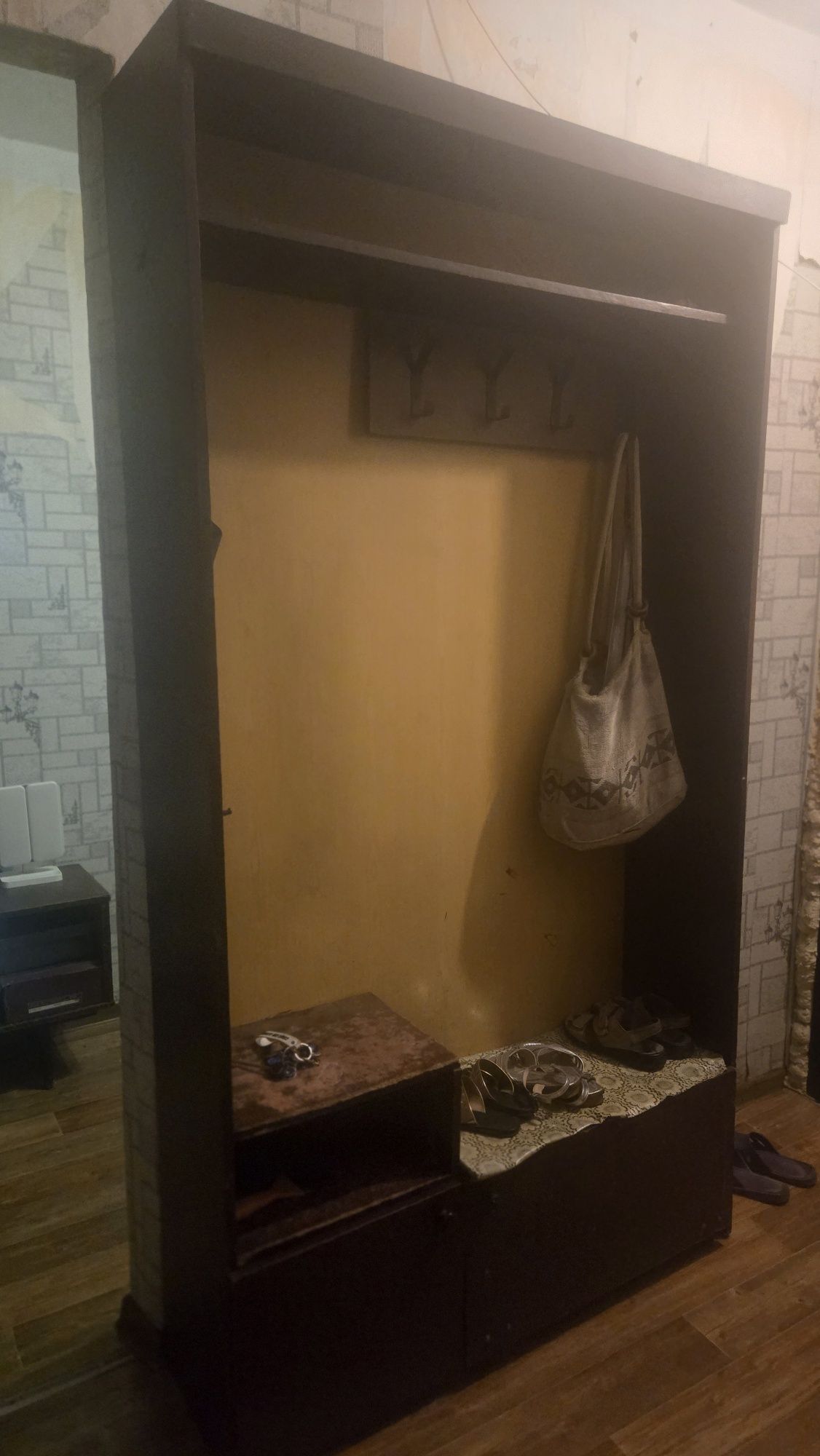 Отдам мебель б/у в прихожую