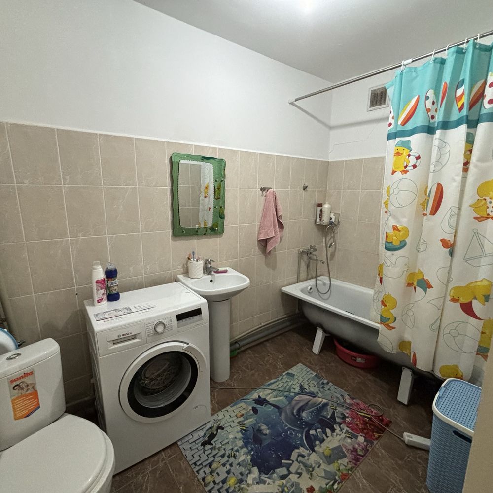 Продам двух комнатный квартиру