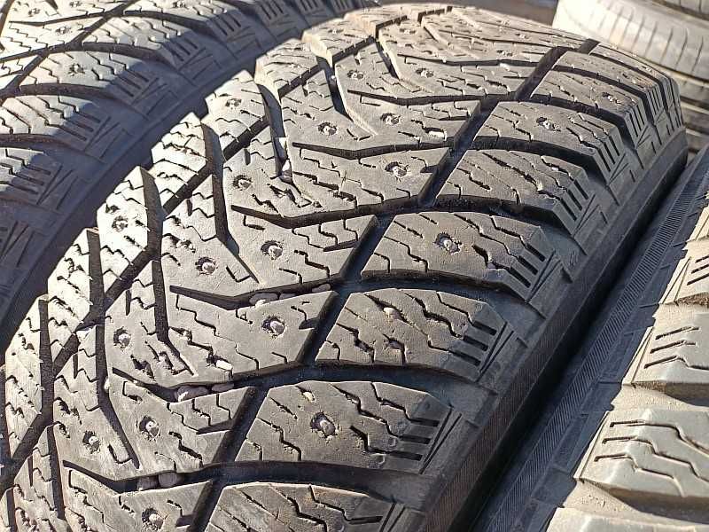 Шины 215/60 R16 - "Yokohama ice Guard IG65", шипованные.