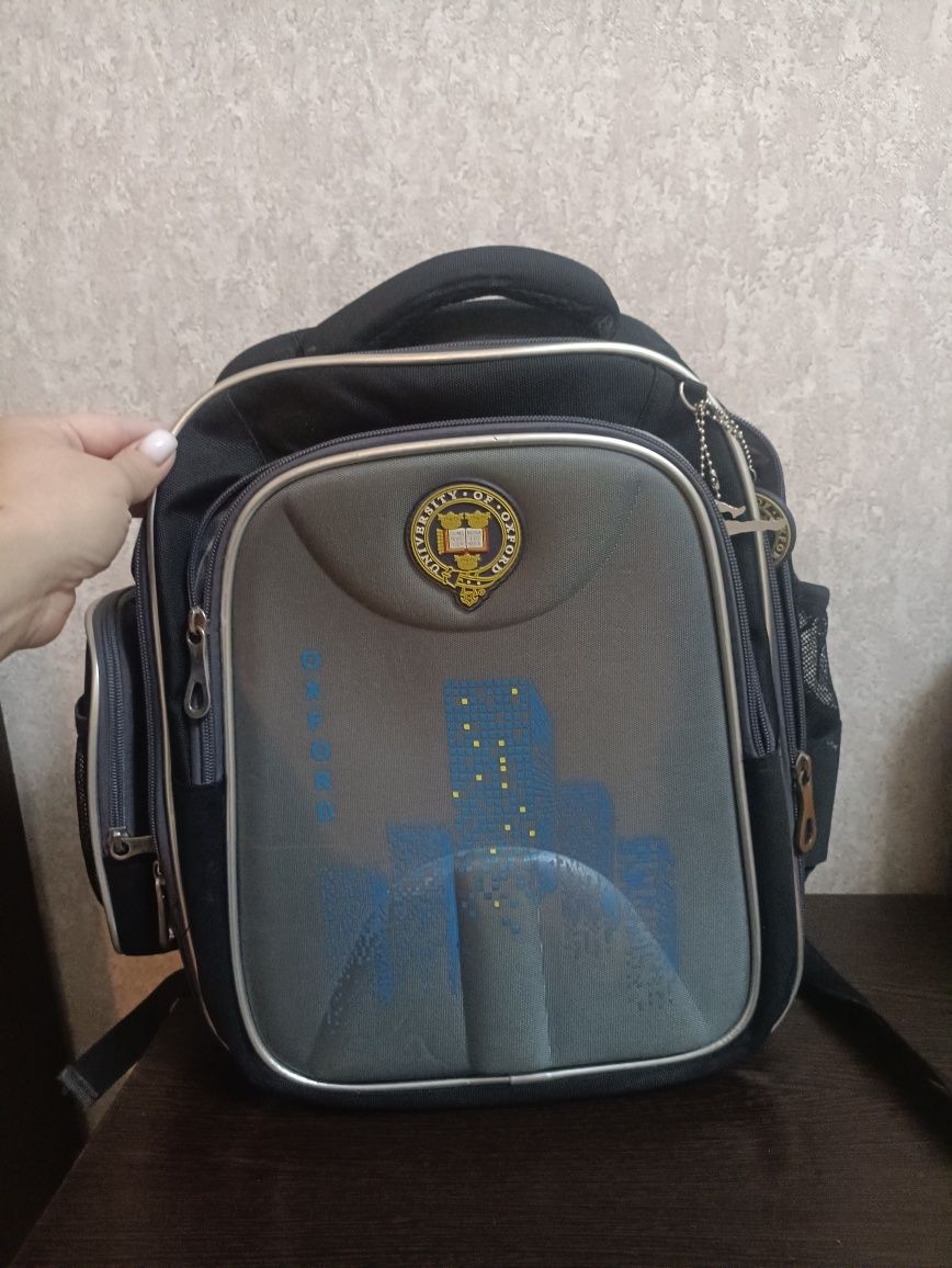 Школьный рюкзак . В хорошем состоянии