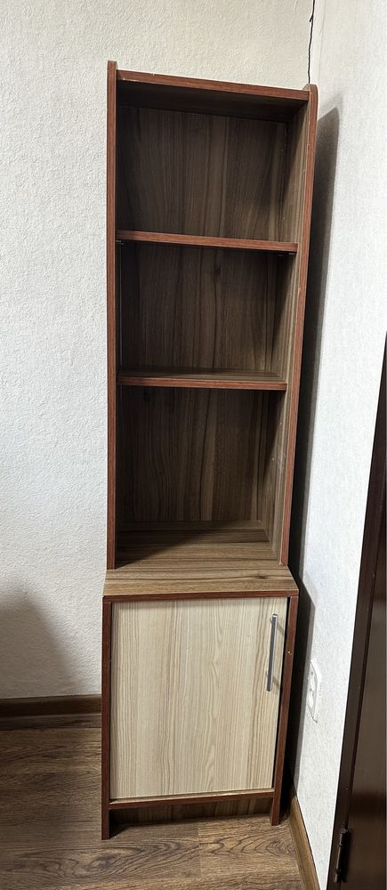 Продаётся компьютерный стол с пеналом и тахта