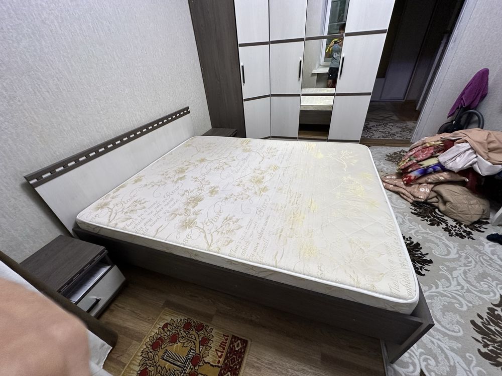 Кровать двухспальная с тумбами