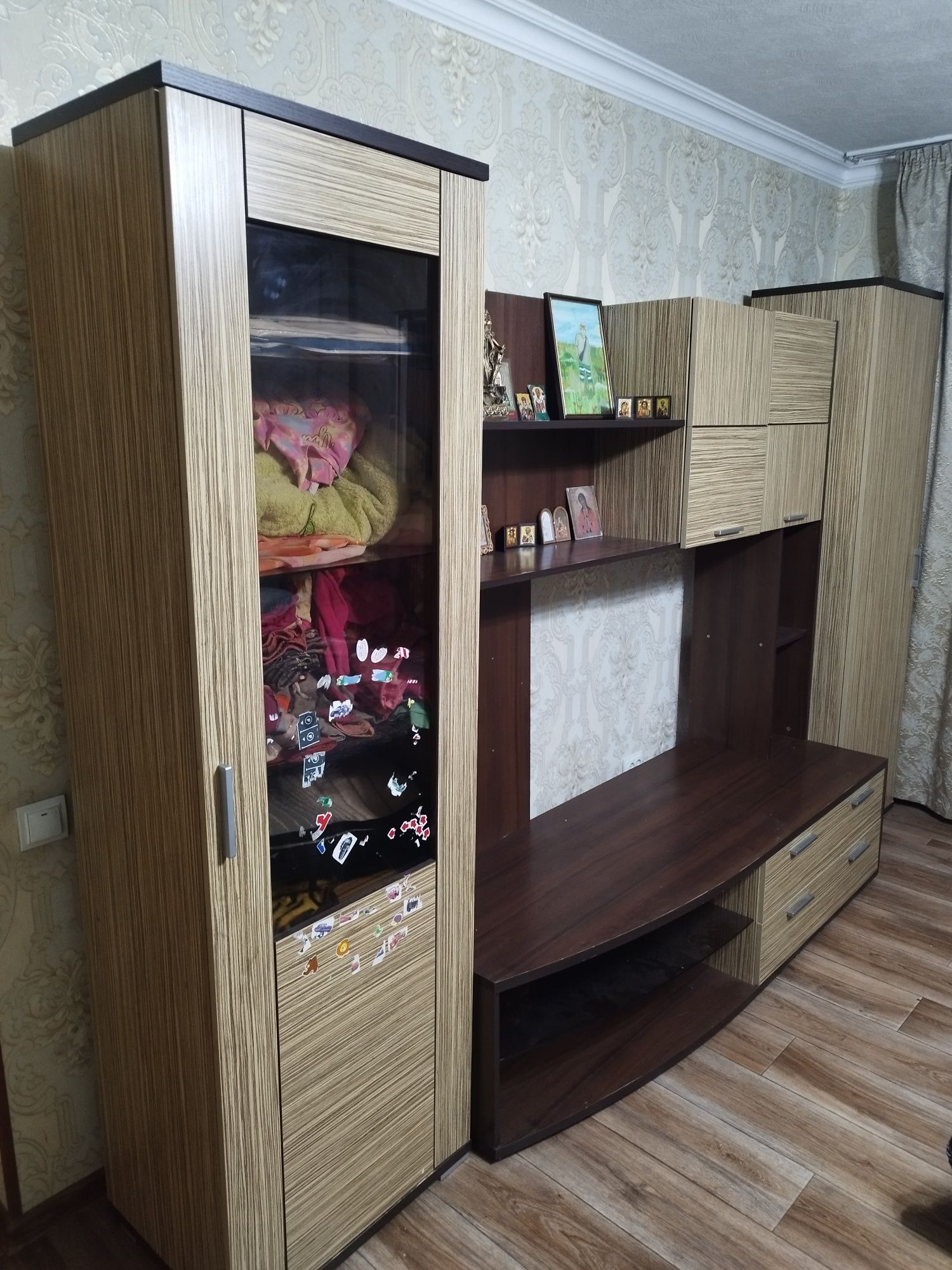 Продам горку в гостиную в хорошем состоянии