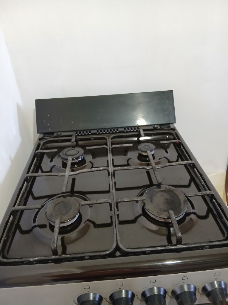 Продаю газ плиту работает отлично
