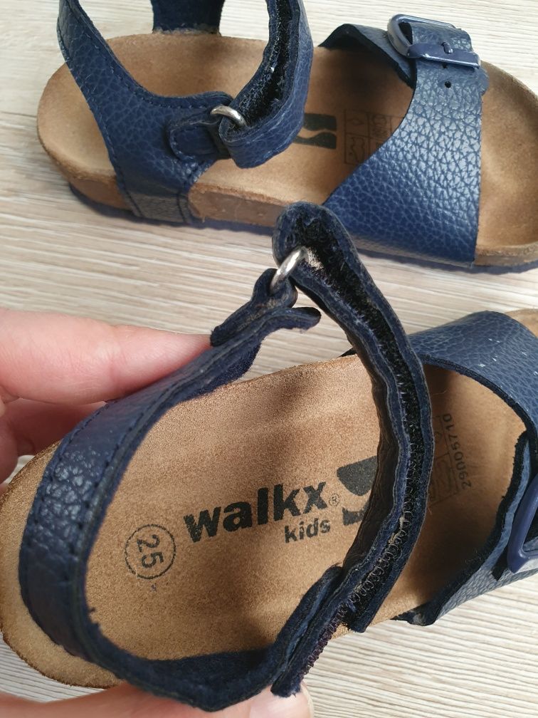 Сандалии walks 25 размер 1500 тенге