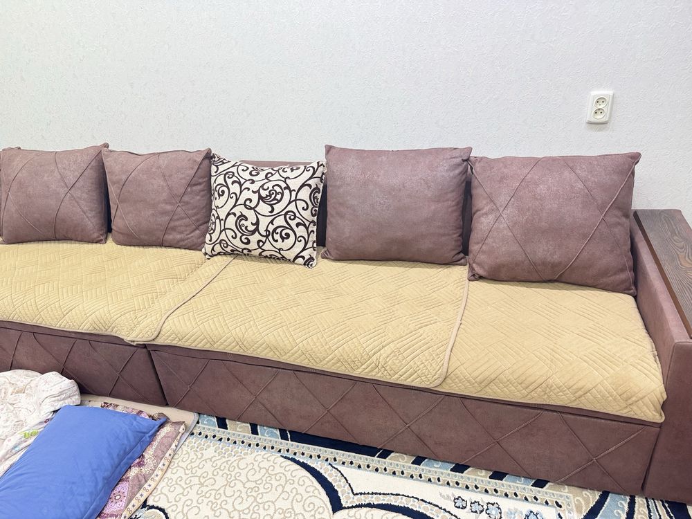 Продам диван для гостиной