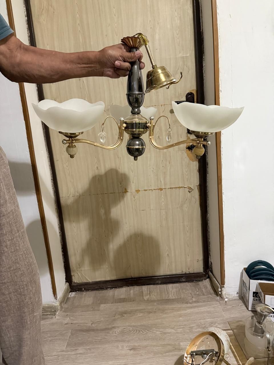 Продам люстры недорого