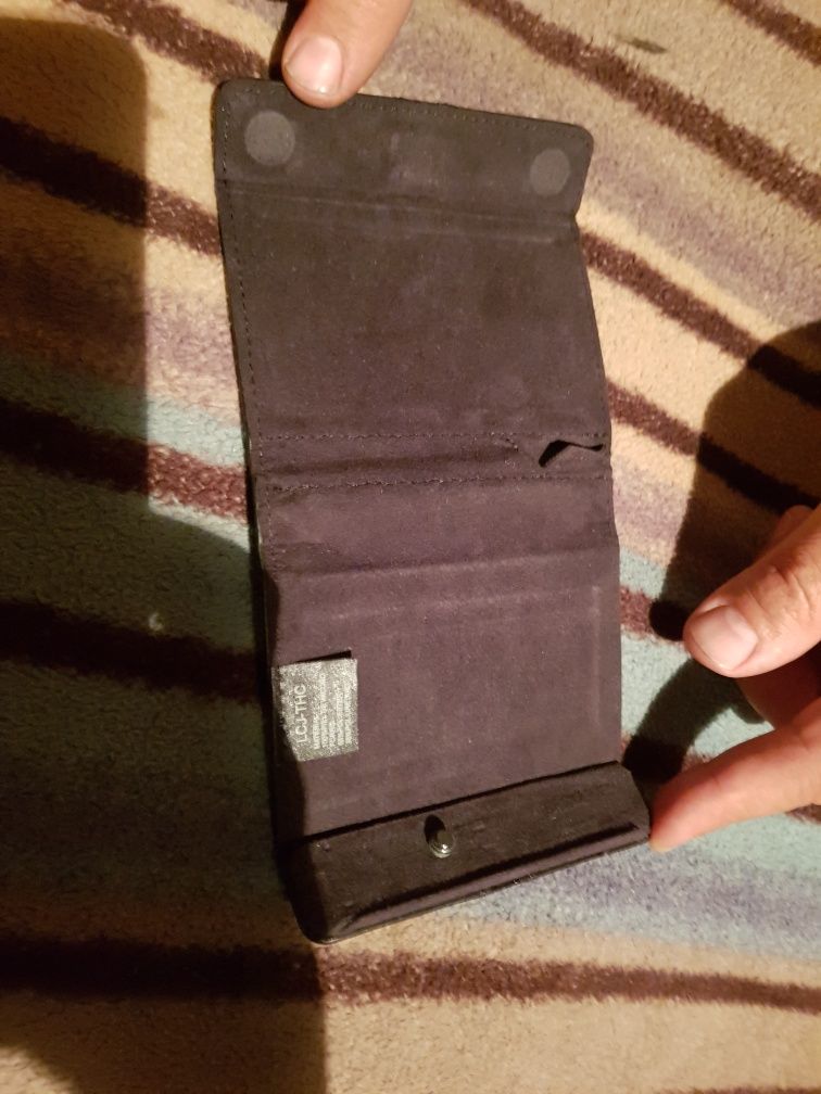 Продам кожаный чехол  на фотокамеру Sony T300