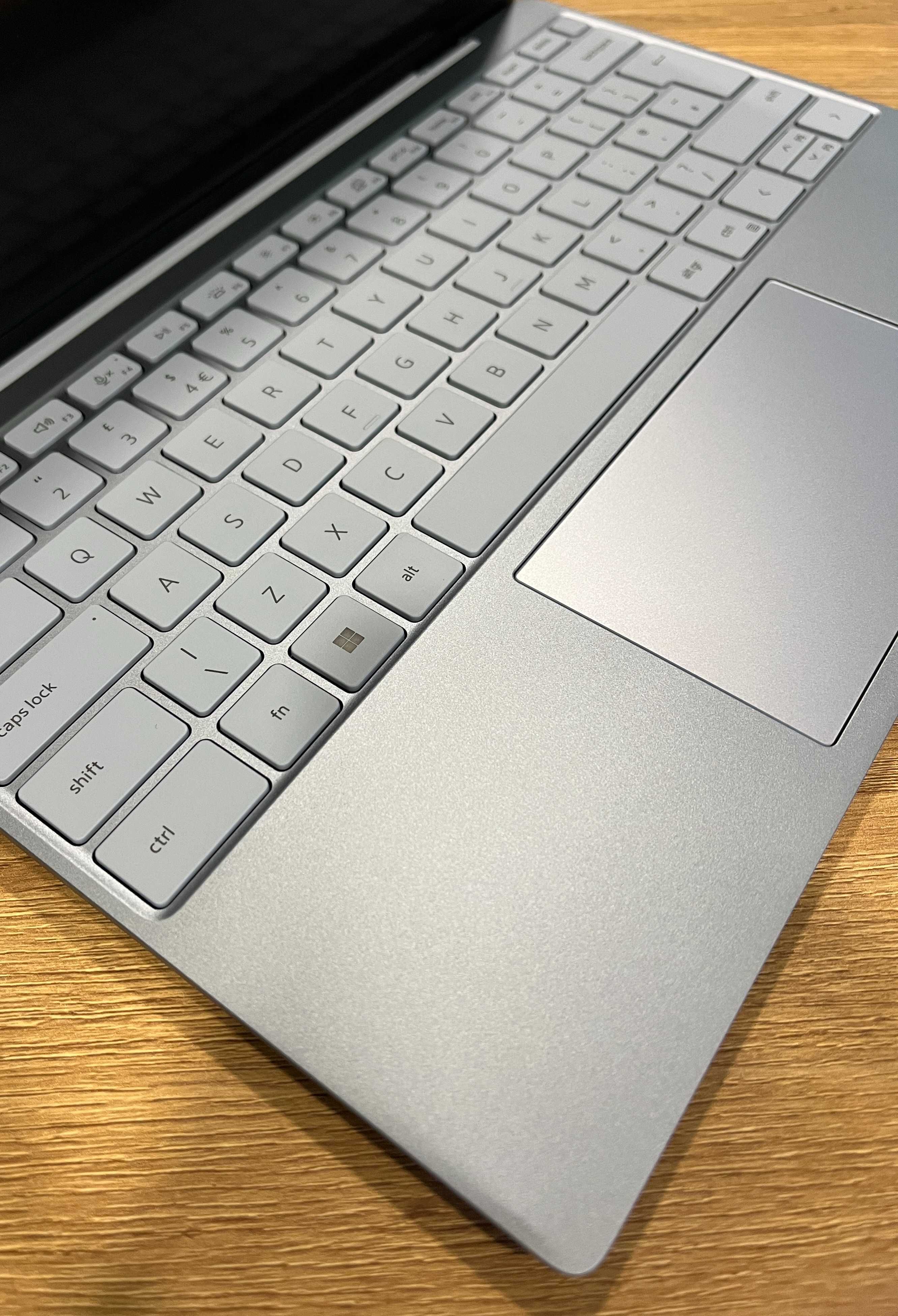 Ноутбук Dell XPS 9315. Core I5-1230U  - 3.3/4.4 GHz, 8/256 GB