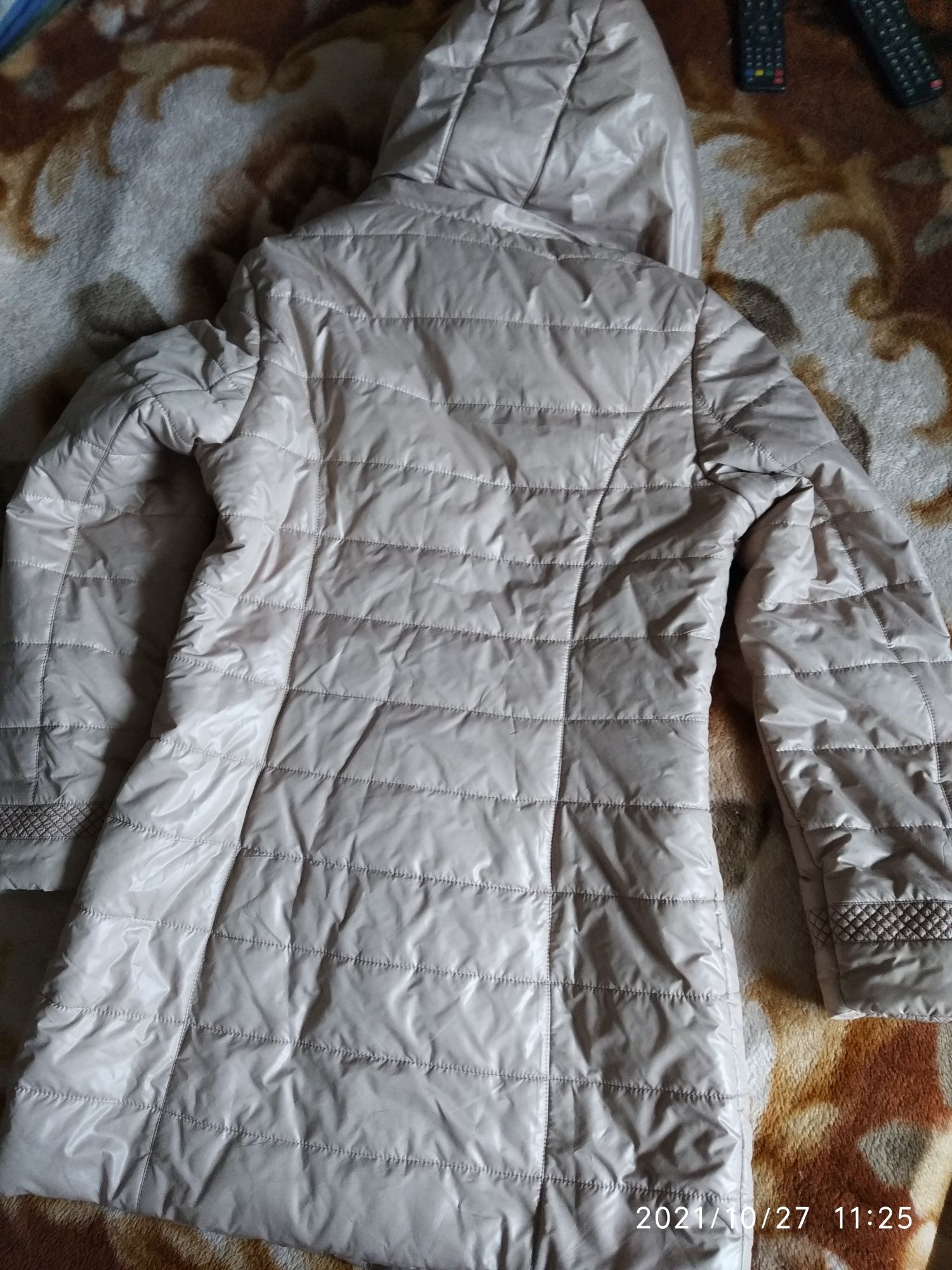 Куртка удлиненная,бежевого цвета