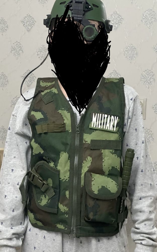 Продам камуфляжный костюм и много игрушек