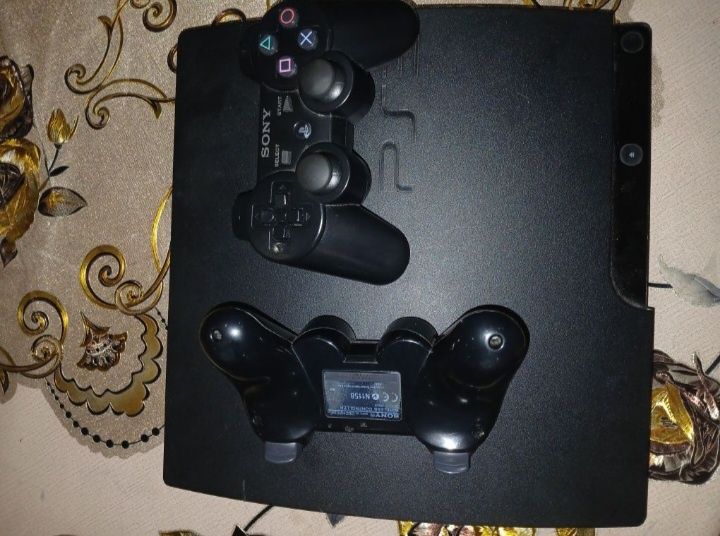 Продаю игровую приставку