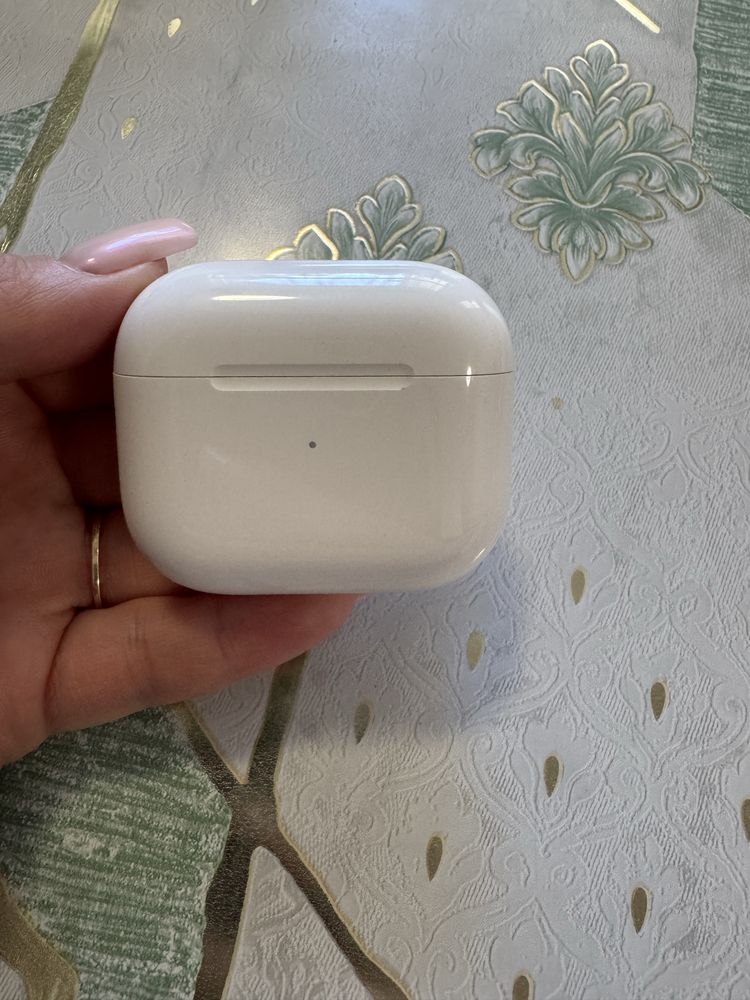 Продам airpods 3