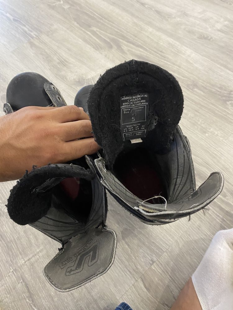 Продам деткие коньки ccm bauer 4-5-6.5. 38-41 размер