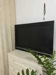 Телевизор TCL в рабочем состоянии