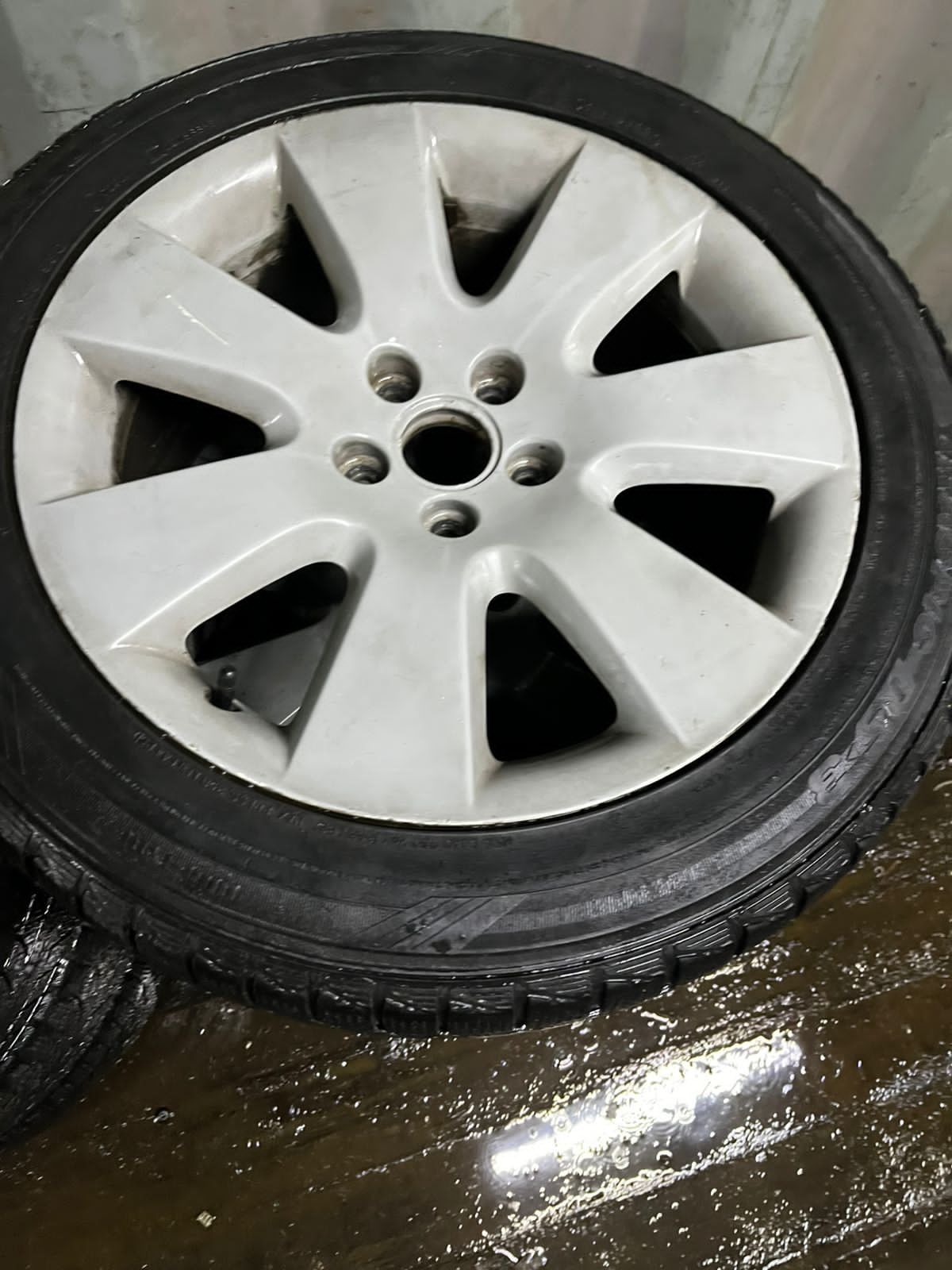 Диски с резиной на Audi A8 D2,Q3,A6 Allroad R18