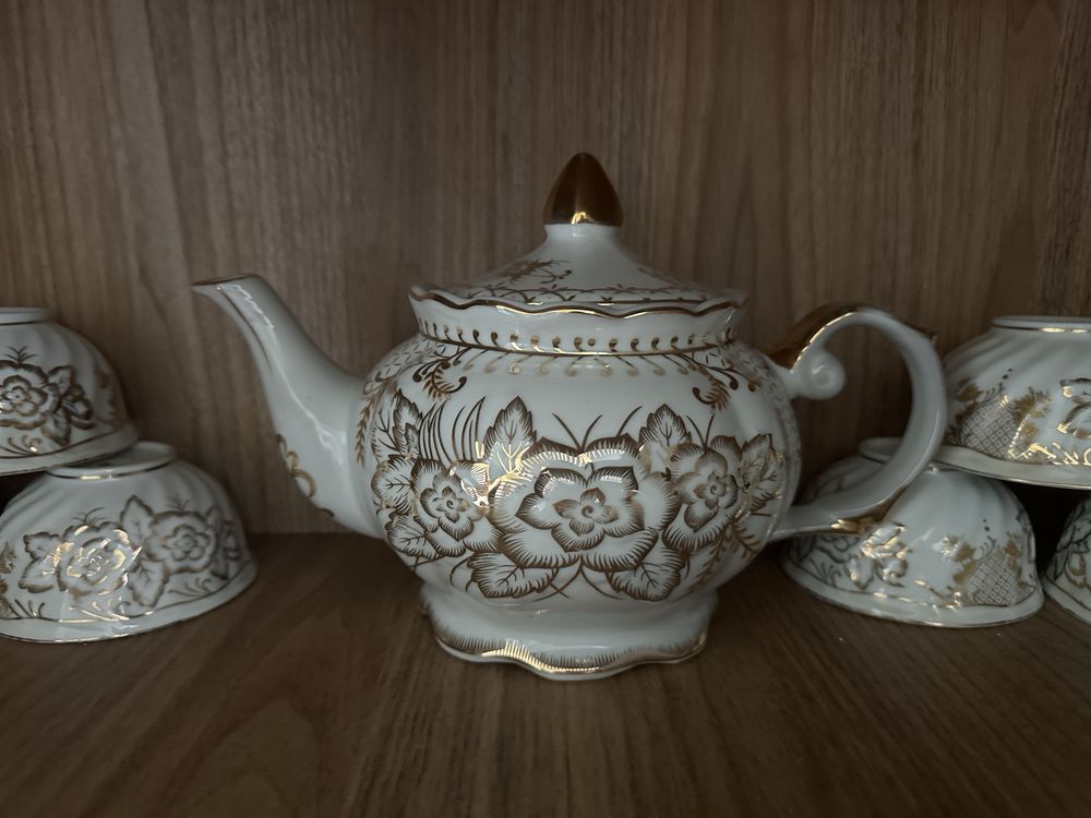 Чайный сервиз с пиялками , чайник большой