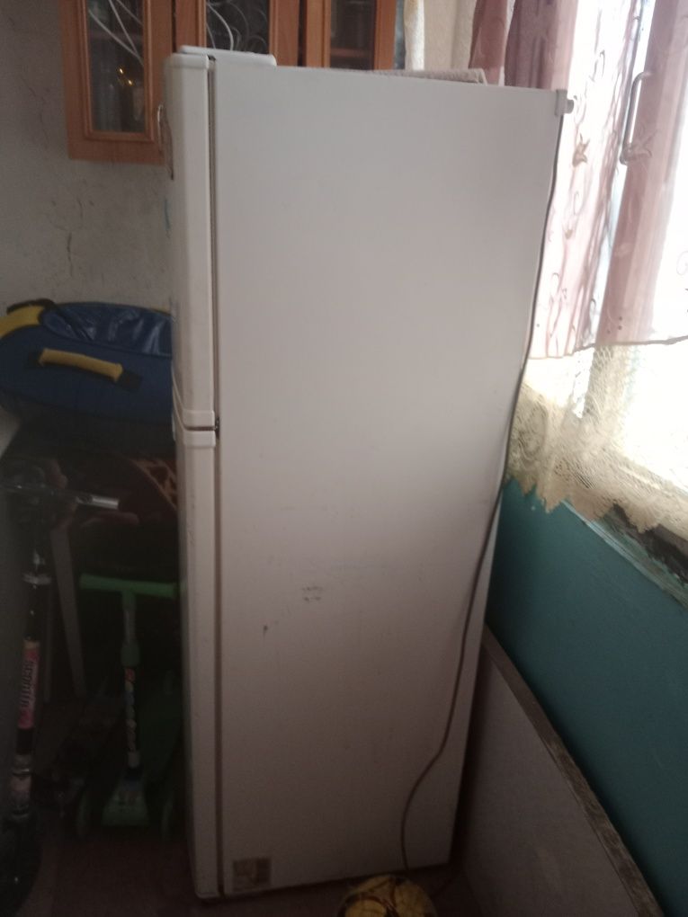Продам холодильник