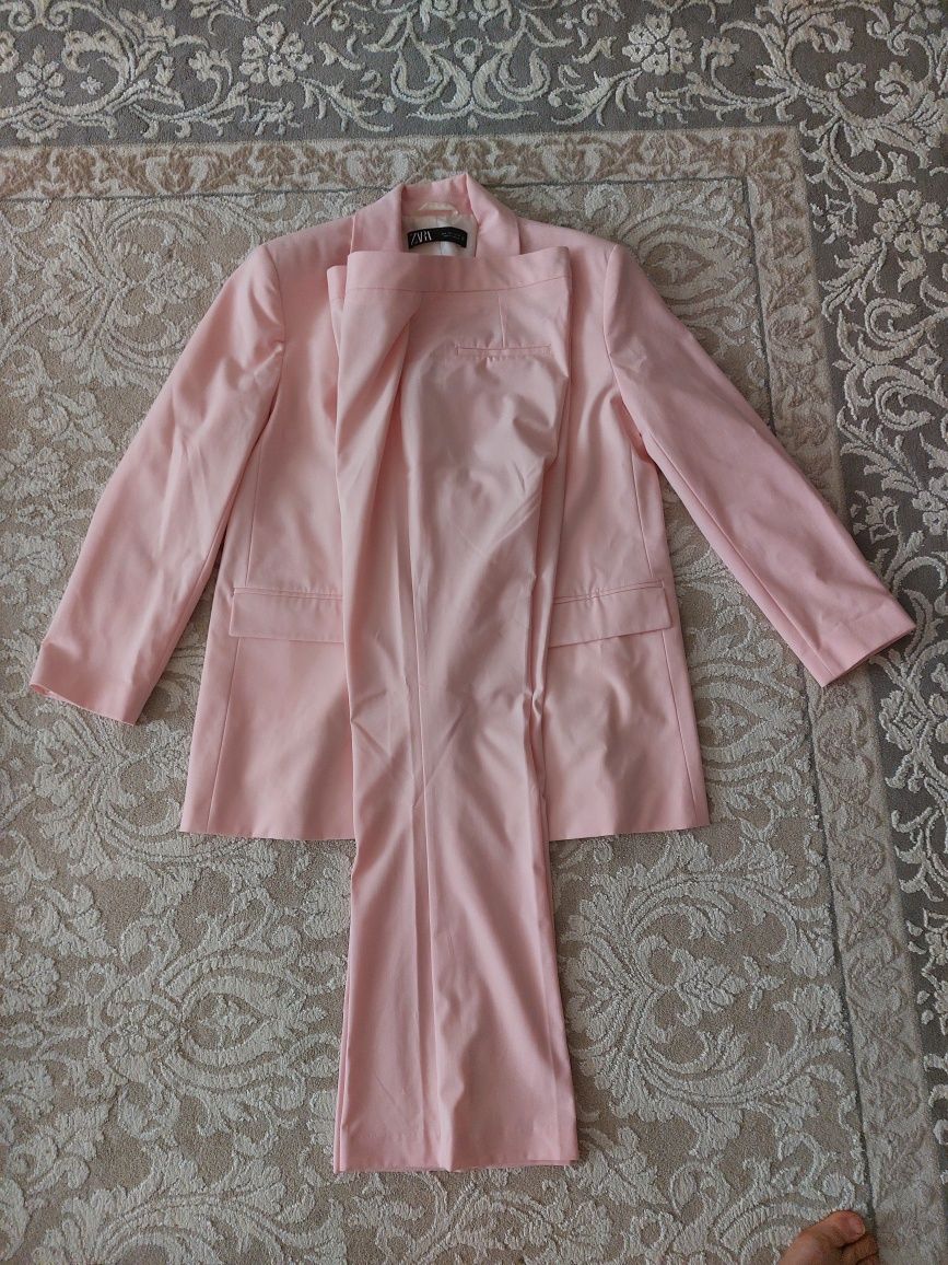 Продается костюм от zara