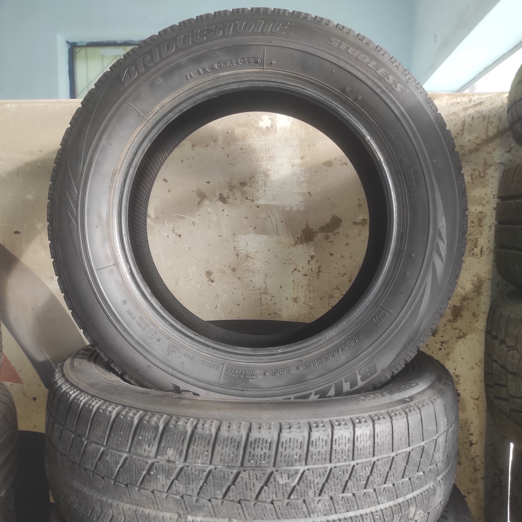 Шины 185/65/R15 Bridgstoun Blizzak б/у