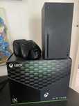 Продам X-Box series X 1TB в отличном состоянии