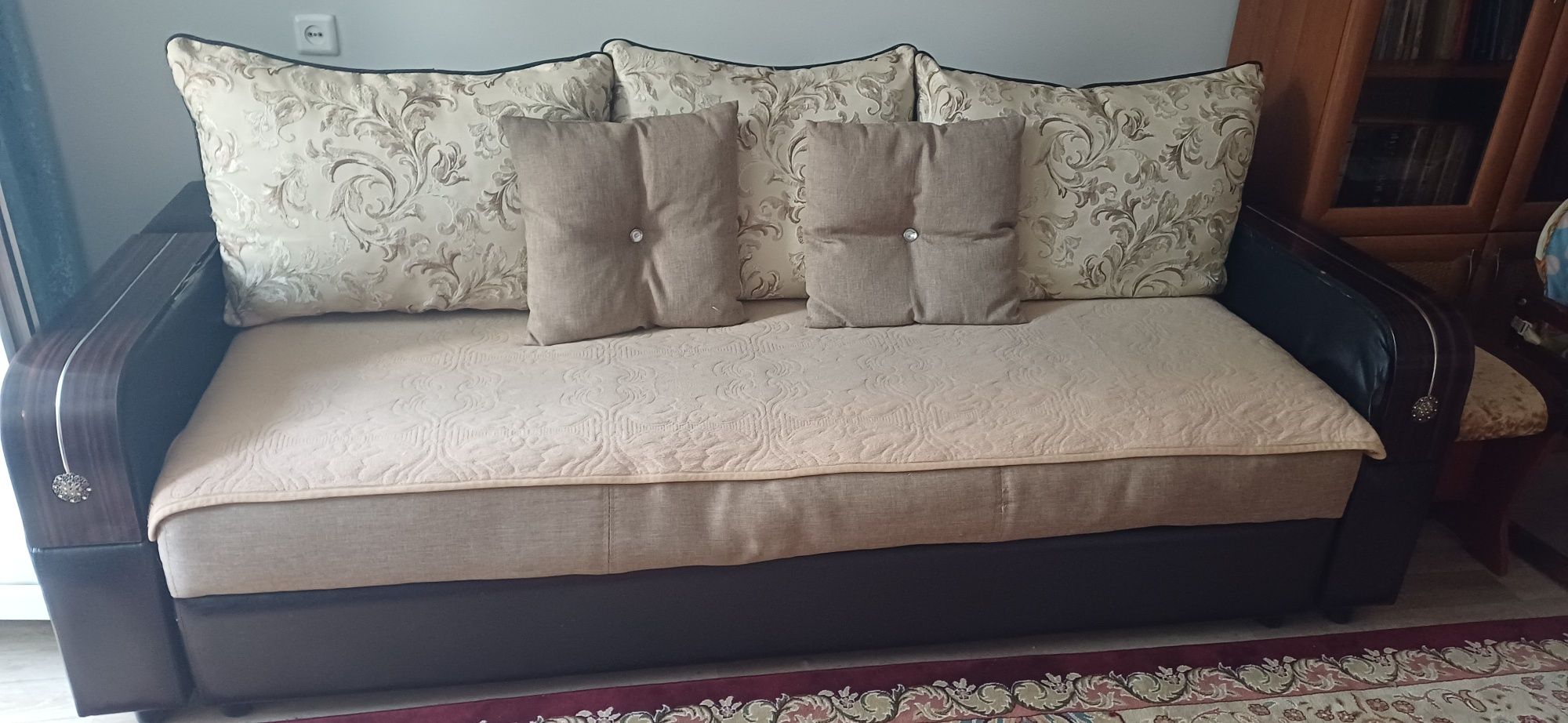 Продам диван с одним креслом