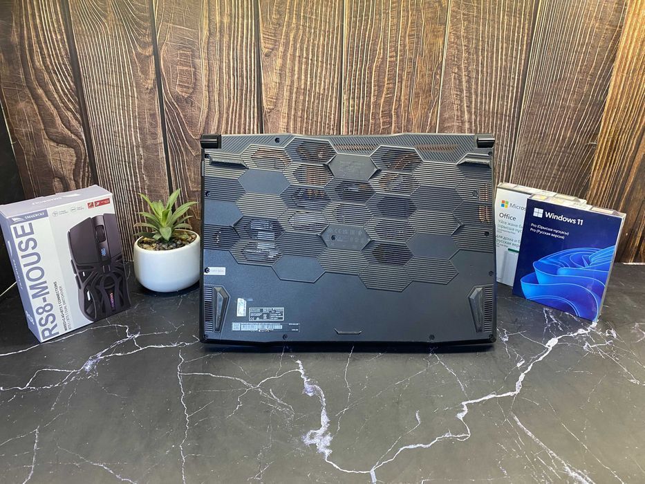 MSI Gaming 15 - Core i7‑11800H / RTX 3070 / 16 GB / 1 TB SSD / 144 Hz