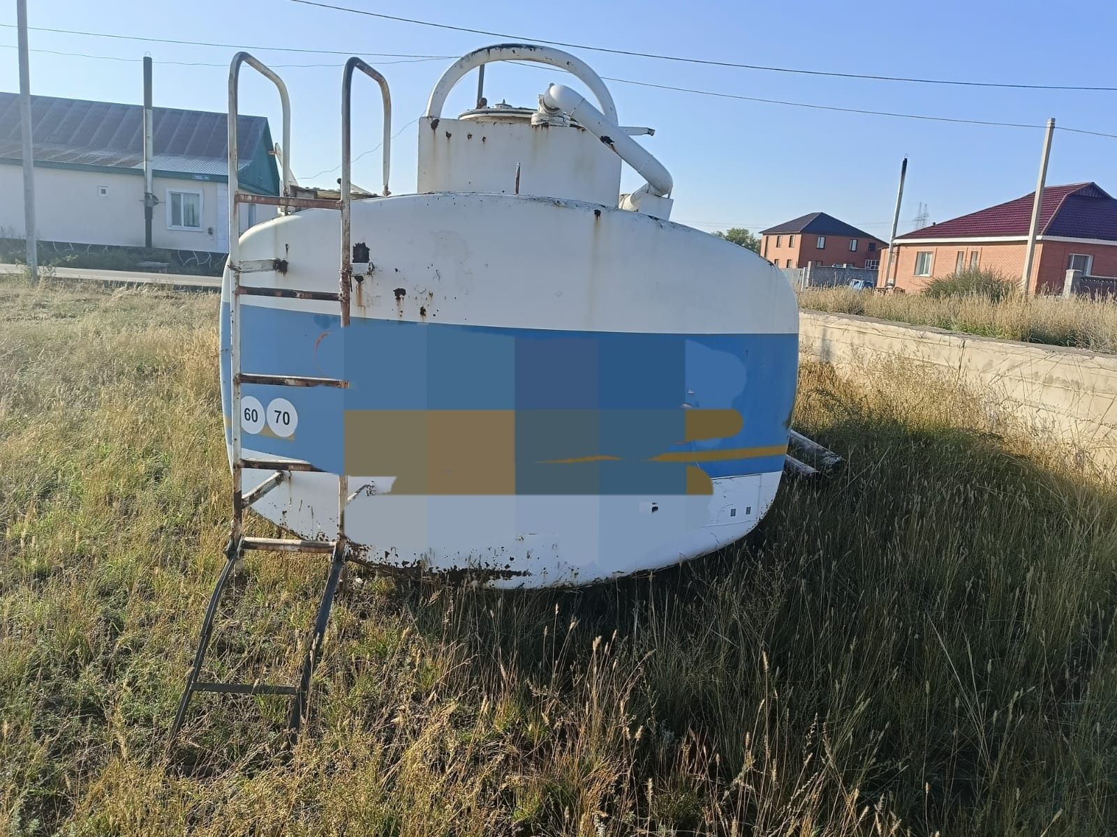 Автоцистерна бензовоз камаз.