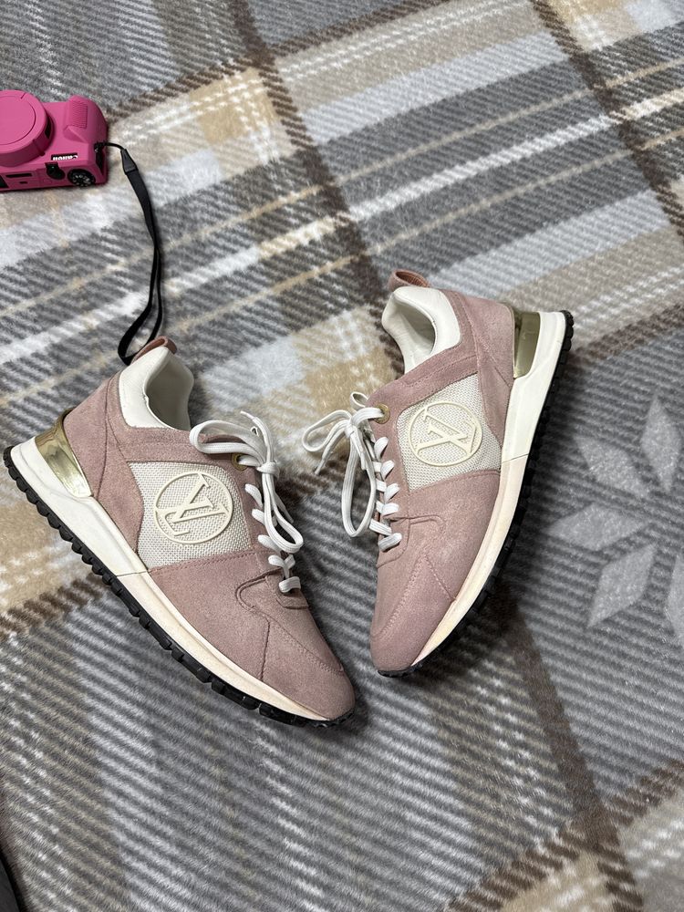 Louis vuitton run away